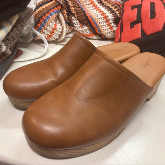 Universal Threads women’s clogs size 10 - Picture 3 of 3